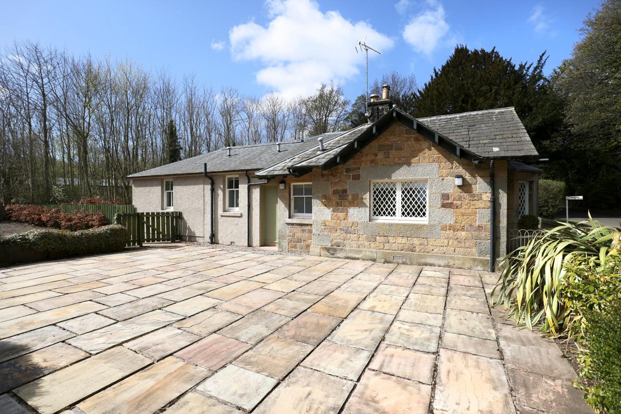 Joivy The At Gilmerton House, Lodge