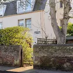 Bramerton Court
