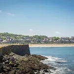 Benholm -Stunning 3-Bed Apartment In North Berwick