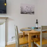 Pebbles Apartment - Heart Of Town