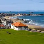 Unique Seaside Apartment, Central North Berwick