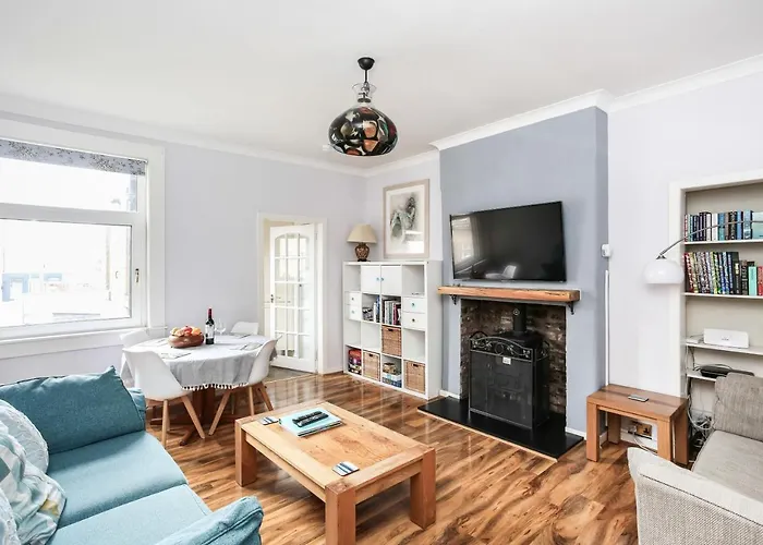 Sandy Shores- Beautiful 3 Bed Apartment Near Beach In North Berwick