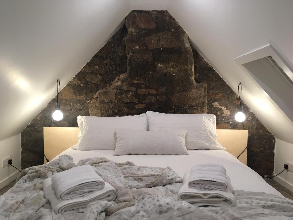 Rustic Farm Cottage: Coastal Retreat Near Holiday home