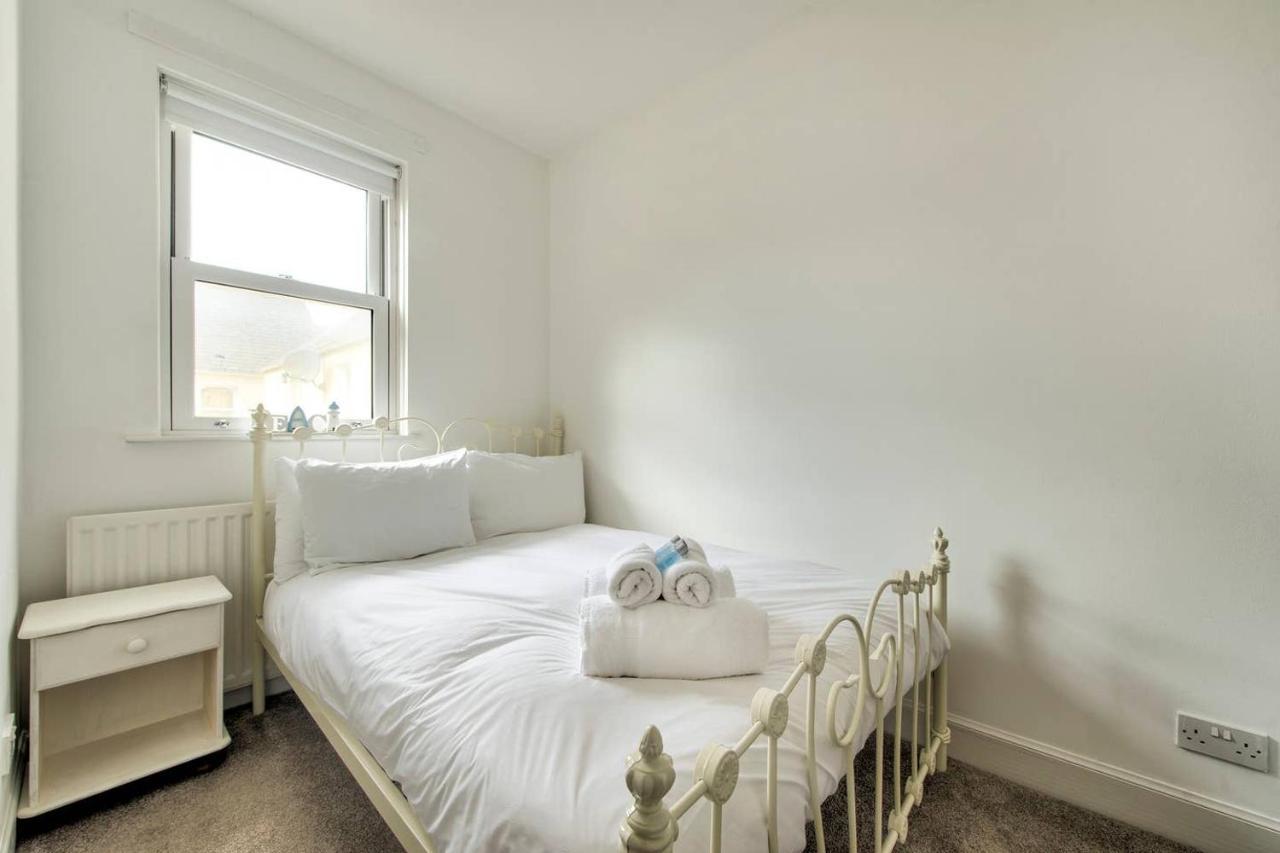Hideaway With Free Private Parking Space Apartment North Berwick