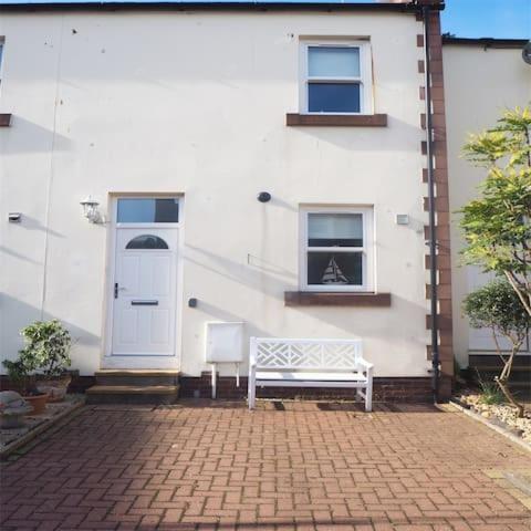 Hideaway With Free Private Parking Space Apartment North Berwick
