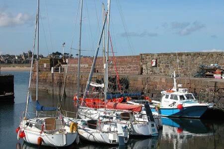 Hideaway With Free Private Parking Space *