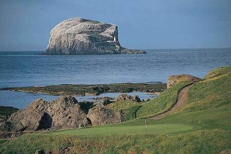 Hideaway With Free Private Parking Space * North Berwick