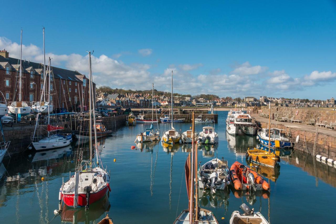Bright 2 Bed High Street Apartment North Berwick