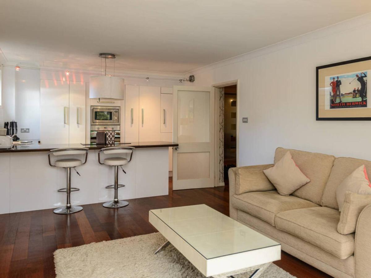 Corrin - Chic 1 Bedroom Apartment *