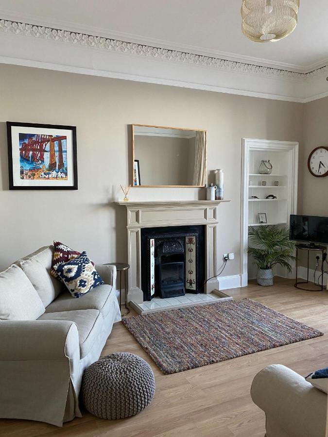 Breakwater Apartment *