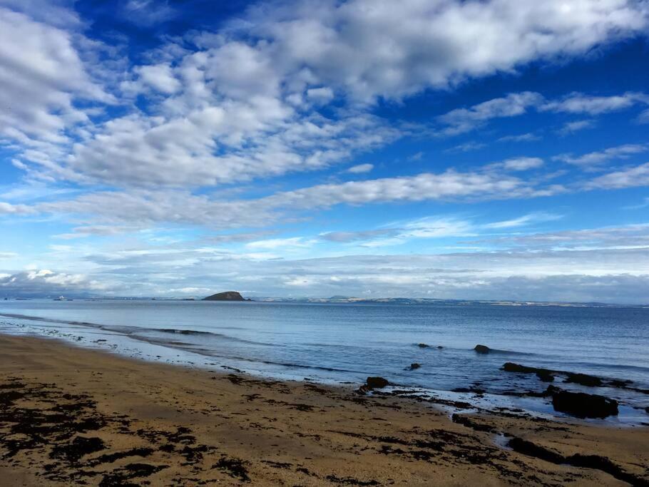 Spacious Ground Floor Apartment, Parking & Near * North Berwick