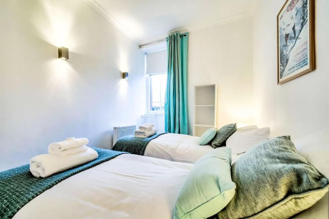 Unique Seaside Apartment, Central