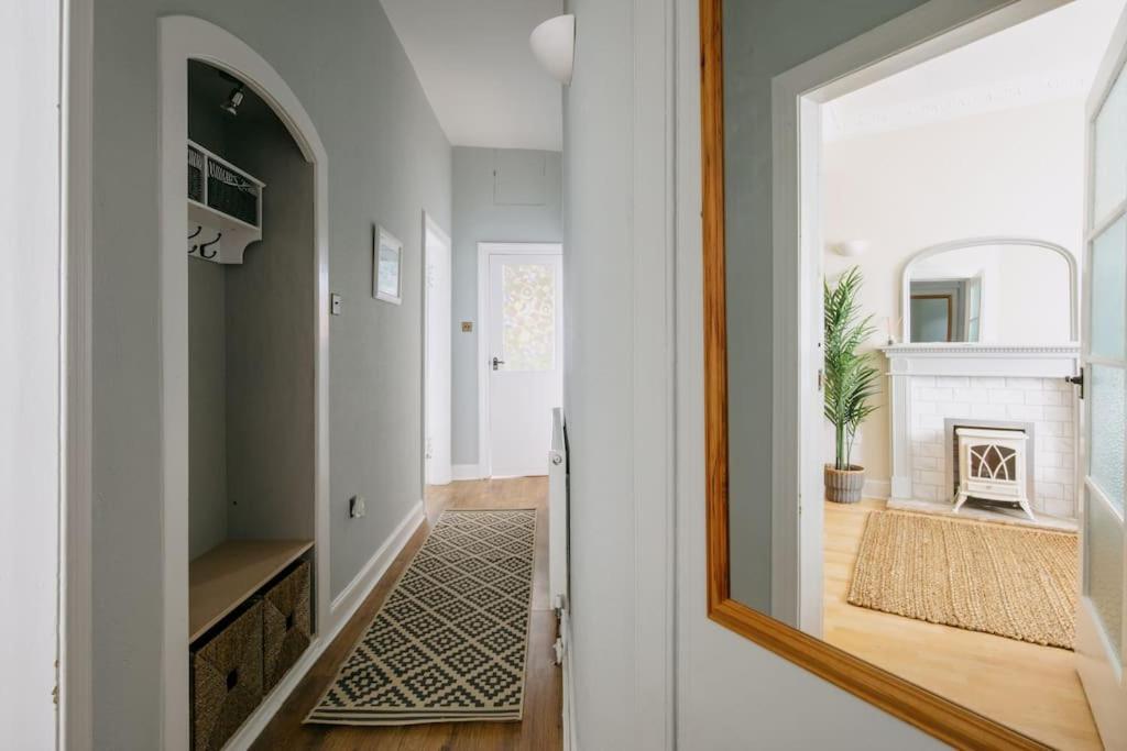 East View Apartment *