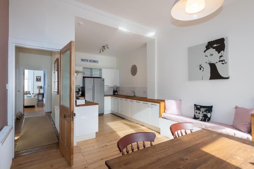 Apartment Spacious 2 Bedroom High Street *