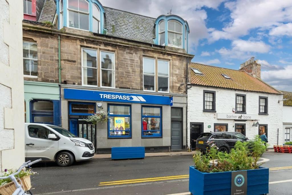 Spacious 2 Bedroom High Street