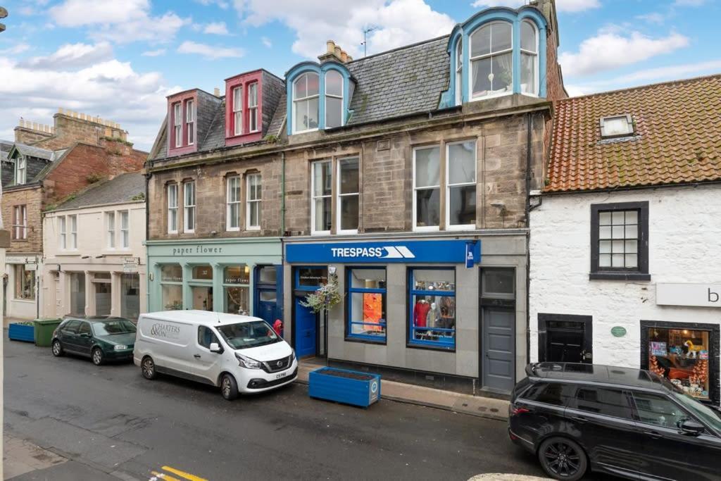 Spacious 2 Bedroom High Street Apartment