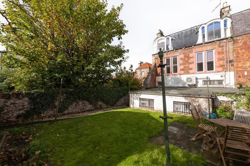 Spacious 2 Bedroom High Street