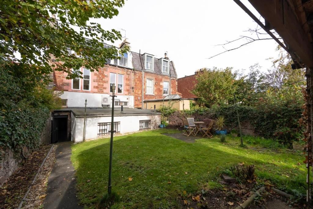 Spacious 2 Bedroom High Street North Berwick
