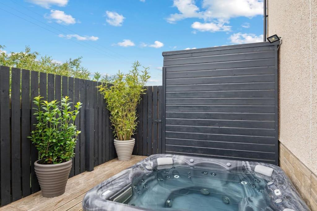 Villa Luxury House With A Hot Tub Book On Air Bee And Bee *