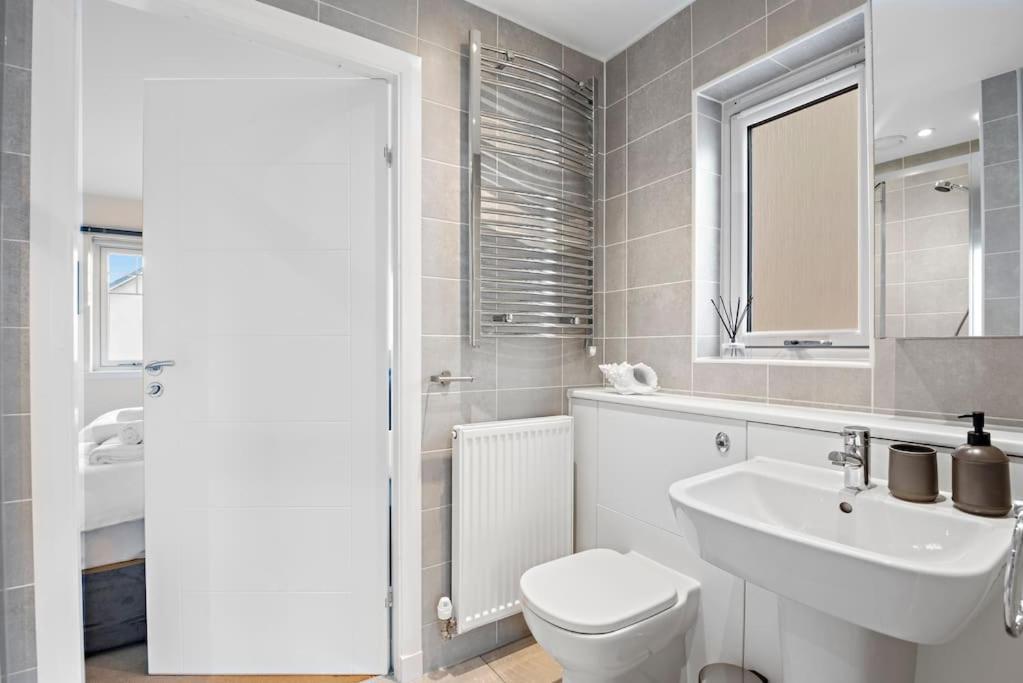 Luxury House With A Hot Tub Book On Air Bee And Bee Villa
