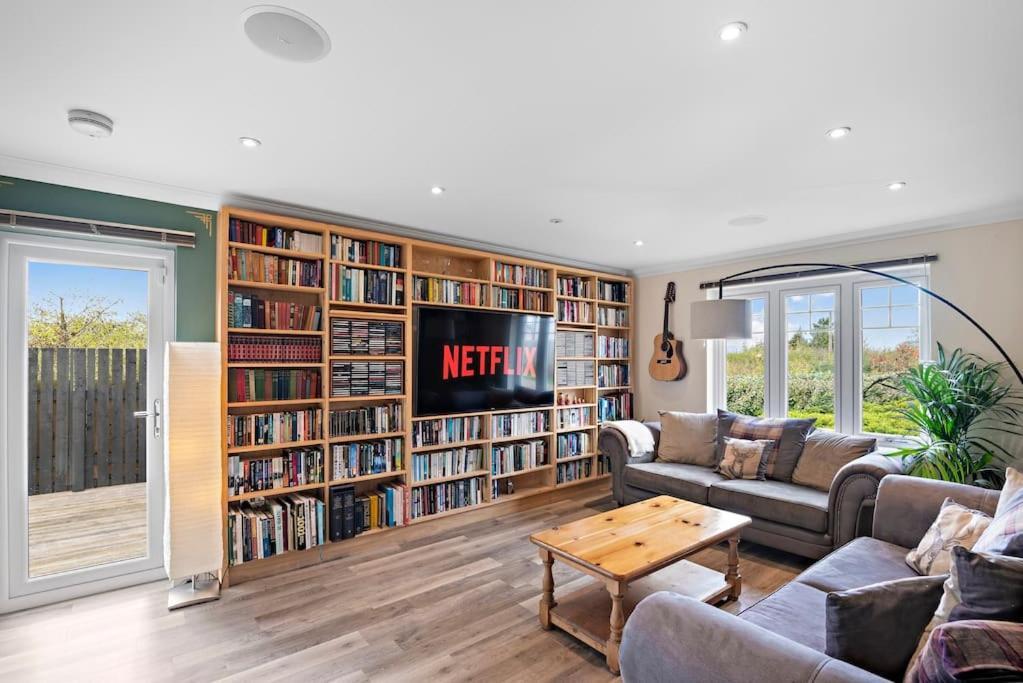 Luxury House With A Hot Tub Book On Air Bee And Bee