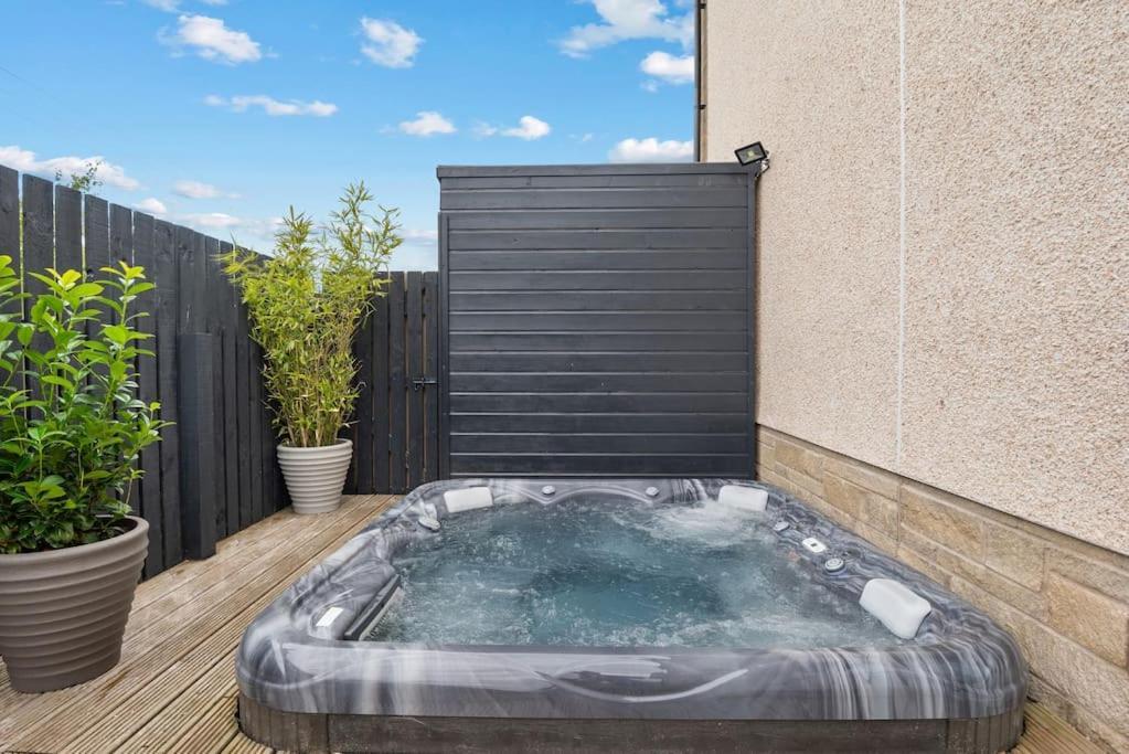 Luxury House With A Hot Tub Book On Air Bee And Bee Villa *
