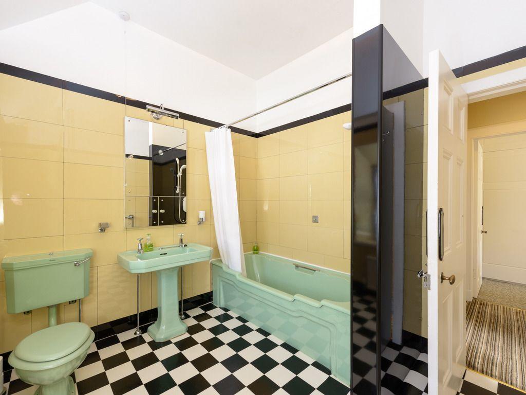 Craigend Apartment *