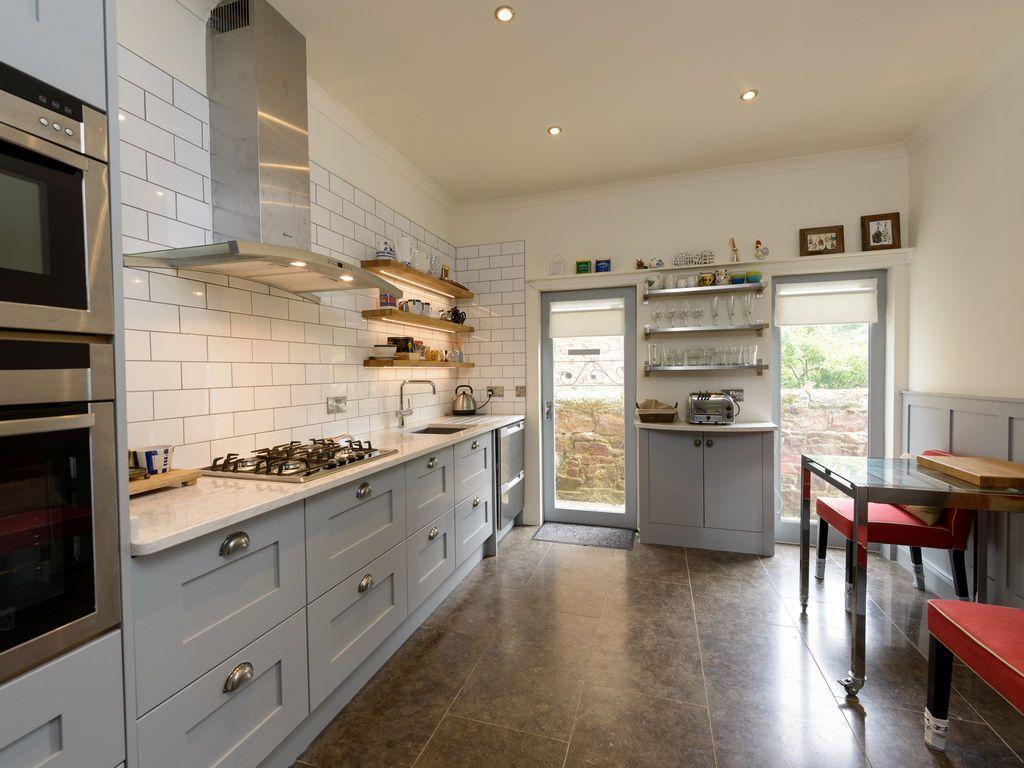 Cromwell Road Apartment *