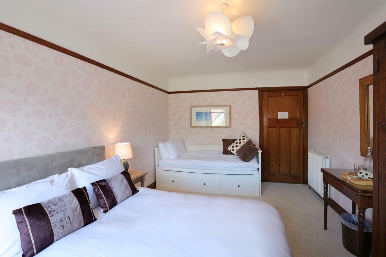 Meadowside Guest house *
